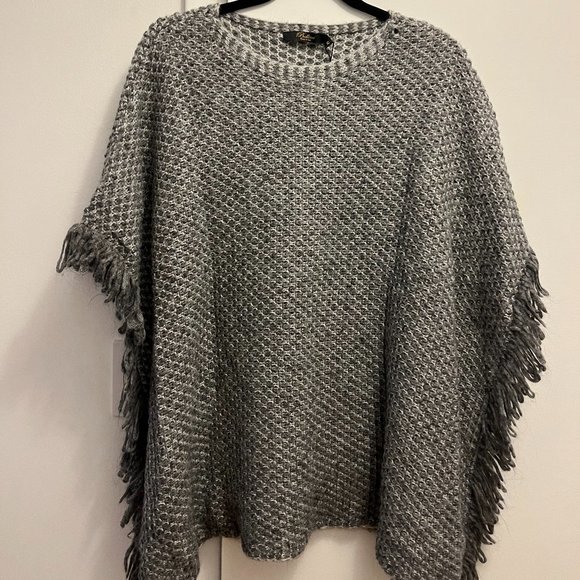 Poncho - Picture 1 of 3